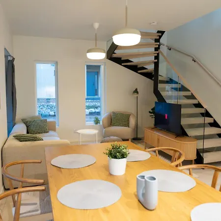 Brand New, Stylish House, Sauna, Parking * ヴァンター