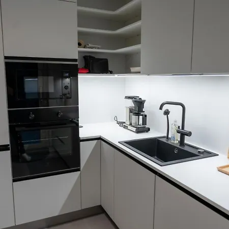 別荘 Brand New, Stylish House, Sauna, Parking *