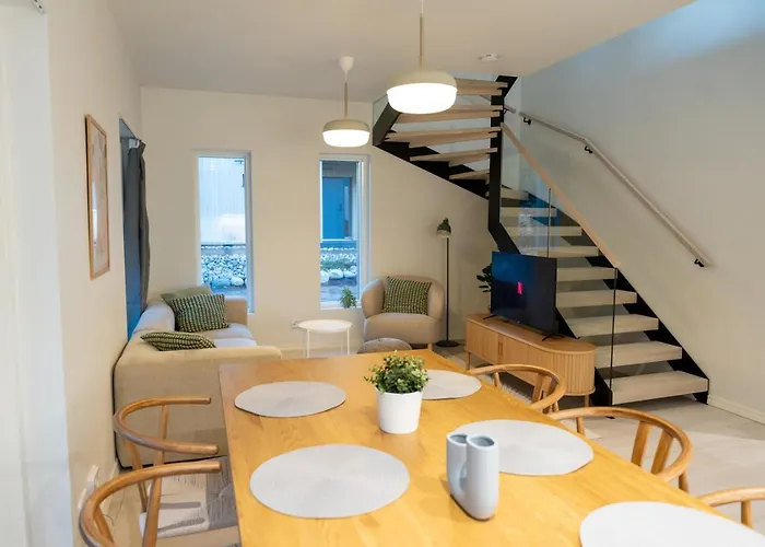 Brand New, Stylish House, Sauna, Parking * ヴァンター