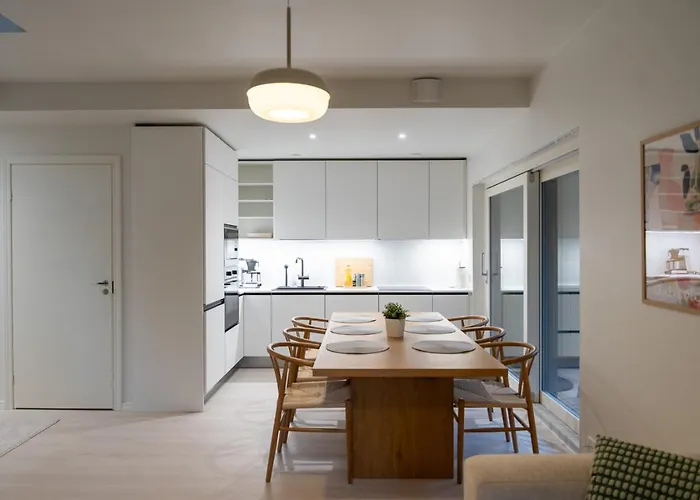 別荘 Brand New, Stylish House, Sauna, Parking *