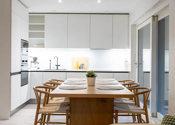 Brand New, Stylish House, Sauna, Parking Vakantiehuis