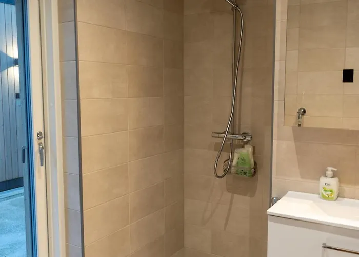 Brand New, Stylish House, Sauna, Parking 別荘 ヴァンター