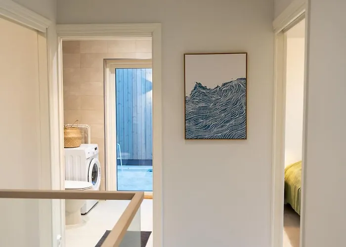 別荘 Brand New, Stylish House, Sauna, Parking *